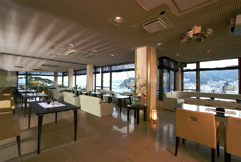 熱海海上花火大会が見られるホテル・旅館16選_月の栖熱海聚楽ホテル_絶景ラウンジ