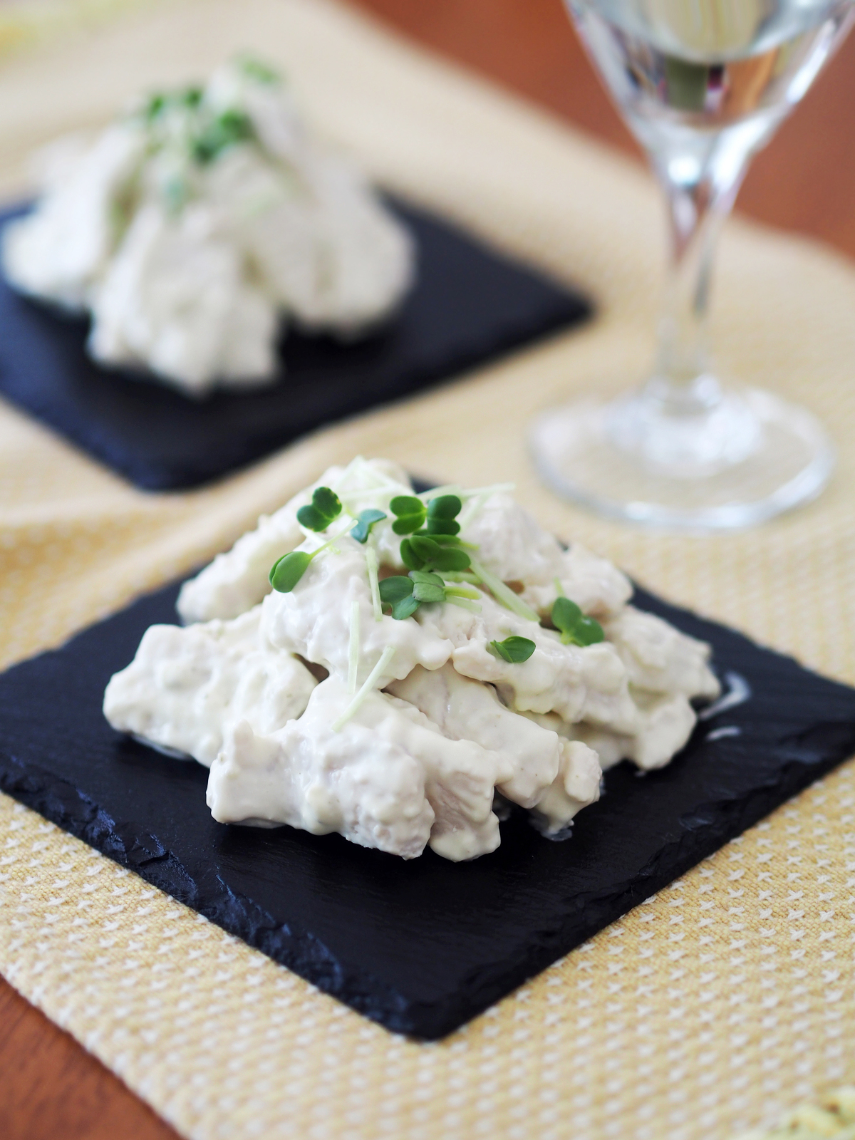 ワインボジョレーヌーボーとは_鶏むね肉の柚子胡椒クリーム和え