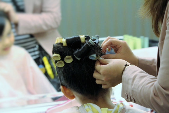 七五三_三歳の髪かざりの付け05