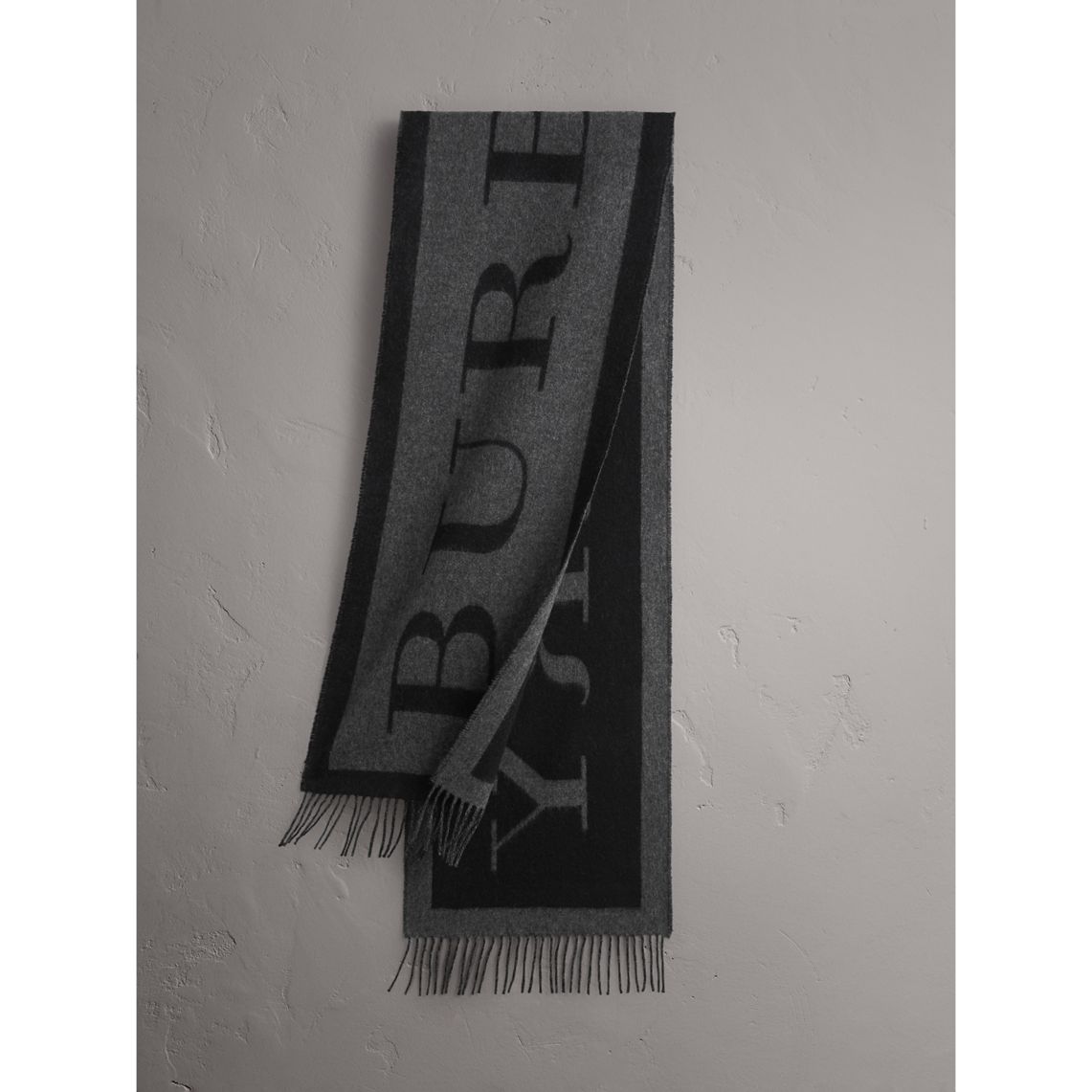 勤労感謝の日のプレゼントランキング_バーバーリーマフラー_エンブレムプリント カシミアスカーフ