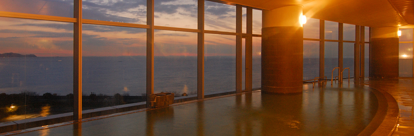 熱海海上花火大会が見られるホテル・旅館16選_熱海後楽園ホテル_お風呂からの景色01