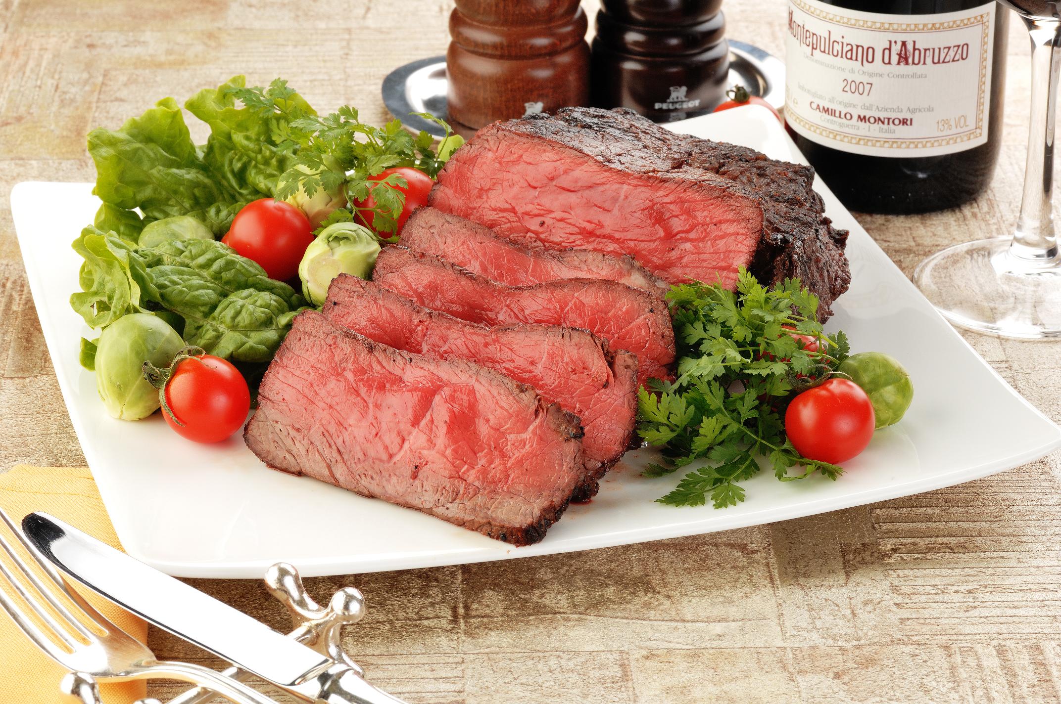 ワインボジョレーヌーボーとは_ローストビーフ