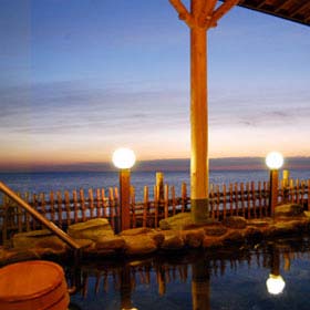 熱海海上花火大会が見られるホテル・旅館16選_ホテルニューアカオオお露天風呂風景01