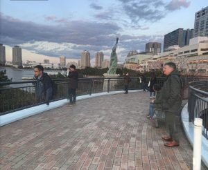 「お台場レインボー花火」穴場_混雑_駐車場は_自由の女神像