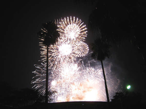 熱海海上花火大会が見られるホテル・旅館16選熱海温泉_ホテルサミン倶楽部花火01