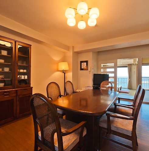 熱海海上花火大会が見られるホテル・旅館16選_グランビュー熱海_海と花火が一望できるダイニングキッチン01