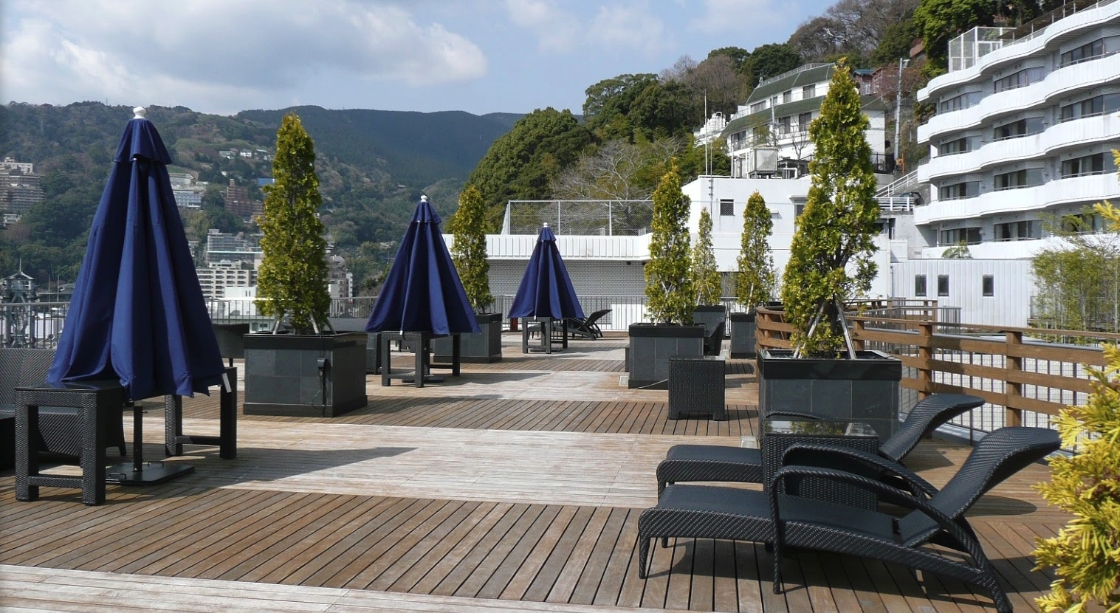 熱海海上花火大会が見られるホテル・旅館16選_アタミシーズンホテル5Fテラス