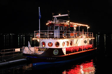 横浜・八景島シーパラダイスクリスマス「花火シンフォニア」花火観覧クルージング