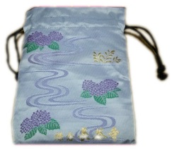 長谷寺,長谷寺鎌倉,長谷寺の御朱印,長谷寺の御朱印の種類,長谷寺の御朱印の受付場所,長谷寺の御朱印の受付混雑状況,長谷寺の御朱印の料金(値段I は？,長谷寺の御朱印帳の種類,長谷寺の御朱印帳のデザイン,長谷寺の御朱印帳の値段,「十一面大悲殿」の御朱印（坂東三十三観音霊場第4番札所の御朱印）,「十一面大悲殿」の御朱印（鎌倉三十三観音霊場第4番札所の御朱印）,「厄除け阿弥陀如来」の御朱印（鎌倉六阿弥陀霊場第2番札所の御朱印）,「出世開運大黒天」の御朱印（鎌倉江の島七福神の御朱印）,「弘法大師」の御朱印（弘法大師相模二十一ヶ所第12番札所の御朱印）,坂東三十三観音霊場第4番札所の御詠歌,唐草-緑色,あじさい-紫色