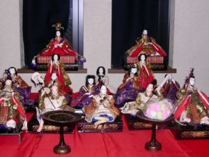 ひな祭りを英語で説明するには、なんて言えばよいの?